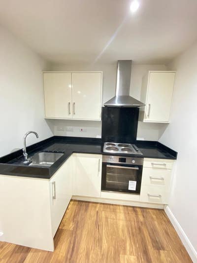 1 bed flat to rent in Ealing near transport links Main Photo