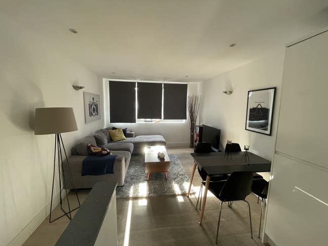 Small double room in a new build flat Main Photo