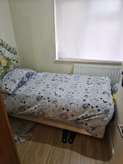 Call and move into a Beautiful single bed room in  Main Photo
