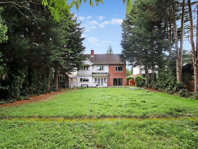 Amazing Large Property Available - Ensuite Rooms Main Photo