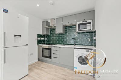 Spacious Studio Apartment with Parking in PE1 🚘 Main Photo