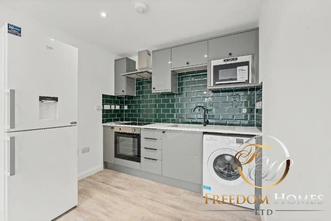 Spacious Studio Apartment with Parking in PE1 🚘 Main Photo