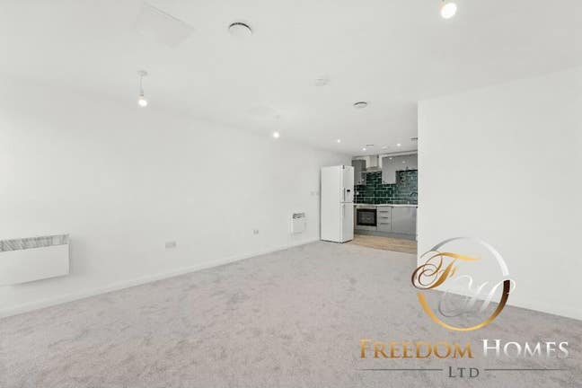Spacious Studio Apartment with Parking in PE1 🚘 Main Photo
