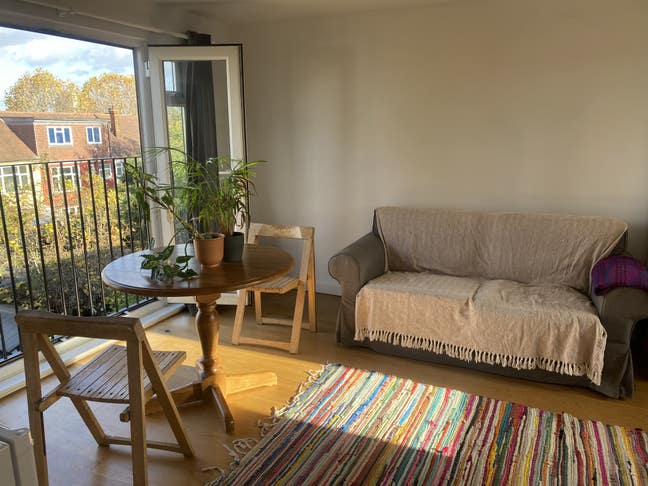Lovely studio flat within family home  Main Photo