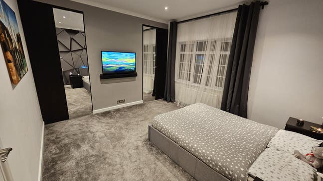 Large Double room near Castle Hill Gardn City Park Main Photo