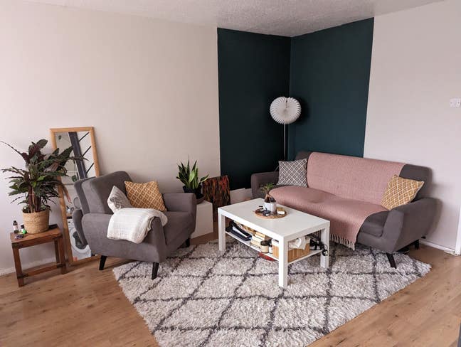 Large cozy room in a 1 bedroom flat short let Main Photo