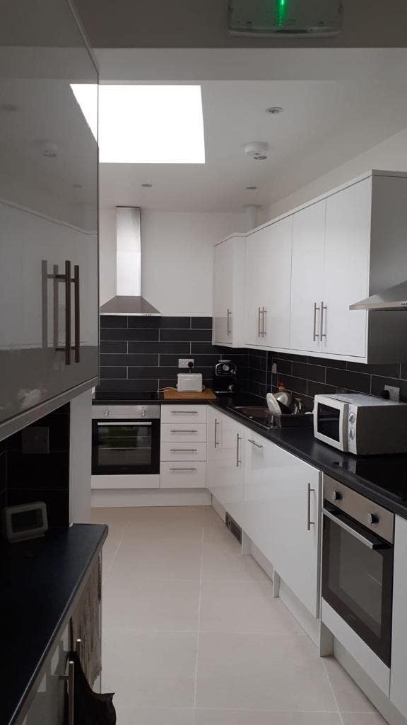 Top floor double in Funky House to share close tub Main Photo
