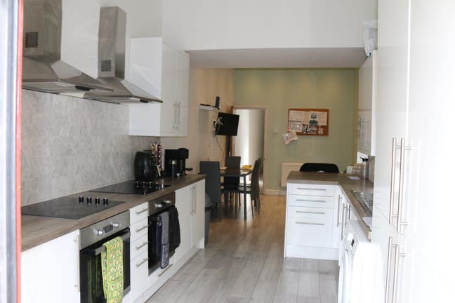 Large Double room-bills included-Southsea  Main Photo