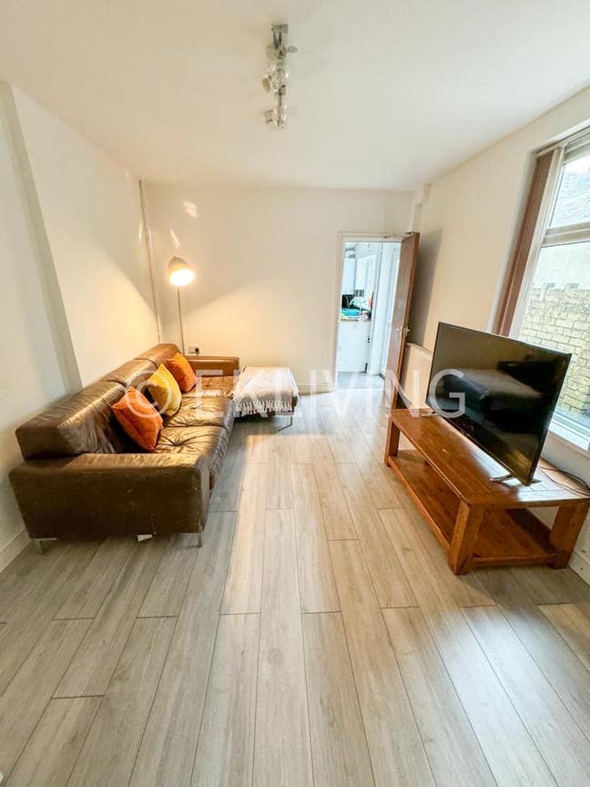 Young Professional house share - BILLS INC Main Photo