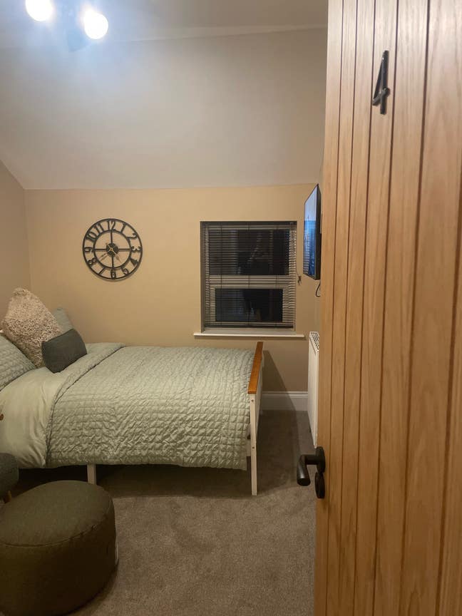 Double Room Near Scarborough Hospital Main Photo