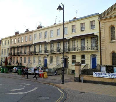 Room to rent central cheltenham Main Photo