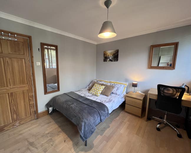 Chelsea & Earls Court TV room Main Photo