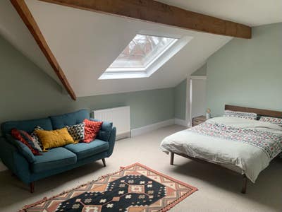 Fantastic double loft room with huge en-suite Main Photo