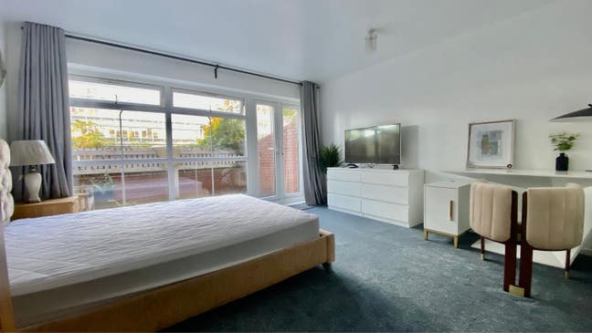 Double bedroom in Birmingham City Centre five ways Main Photo