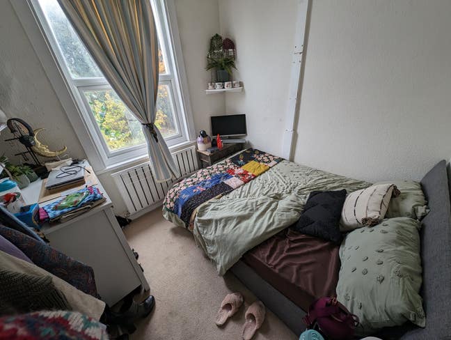 Small Double Room Available In Great House, SW2 Main Photo