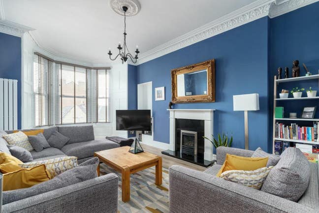 Spacious 2 Bedroom Flat near Harrison Park Main Photo