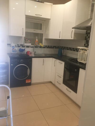 Two double and one single room available to rent Main Photo