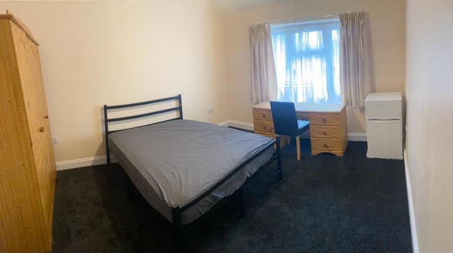 Large Double Room with en-suite inc bills  Main Photo