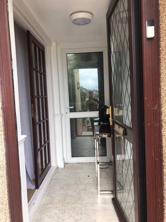 Short Term Cosy Winter Let in Kingswood Main Photo