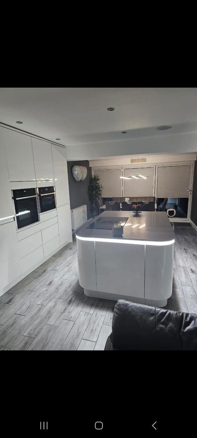 Large Ensuite Room for rent Main Photo