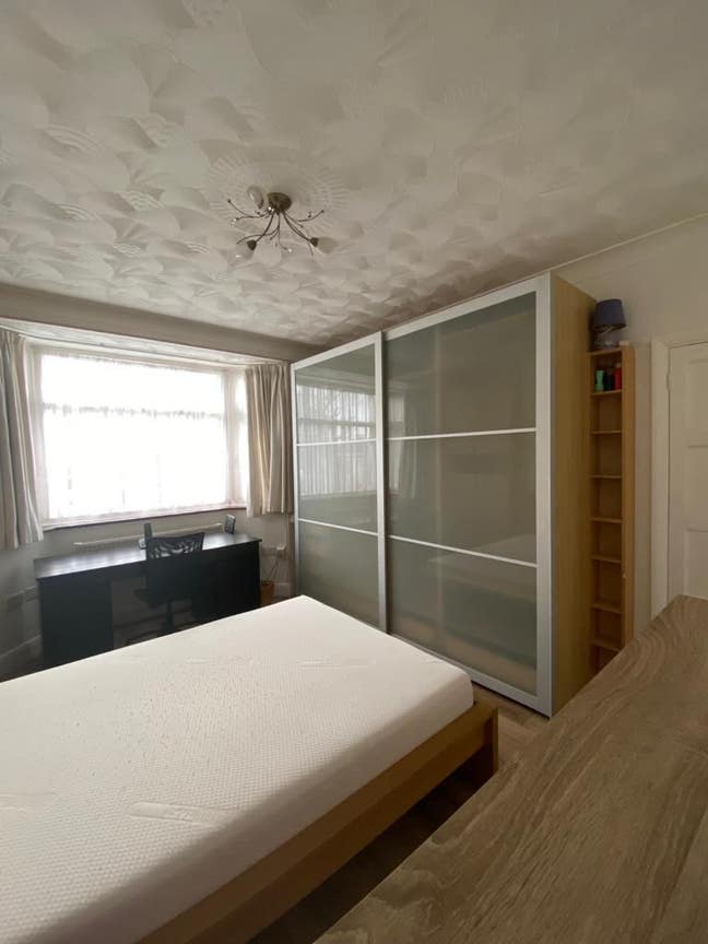 Double Room Close to the Tube Main Photo