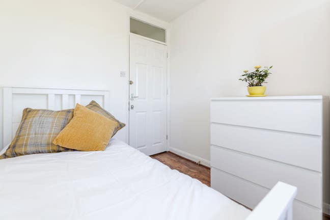 Modern, Clean, Safe, Secure Single (GC) Main Photo