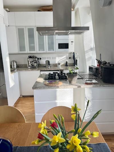 Stunning Little Venice loft studio with balcony  Main Photo