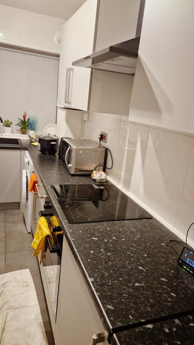 Room for Rent - G52 Main Photo