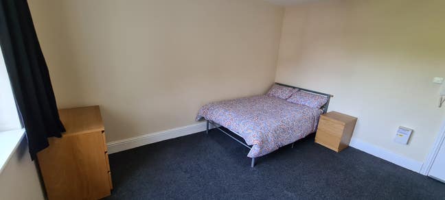 Double Room Within House Share Main Photo