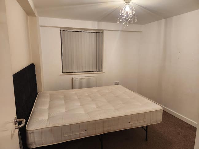 Double room to let in the M3 area Main Photo