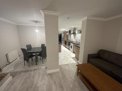 Room available in town centre, available NOW Main Photo