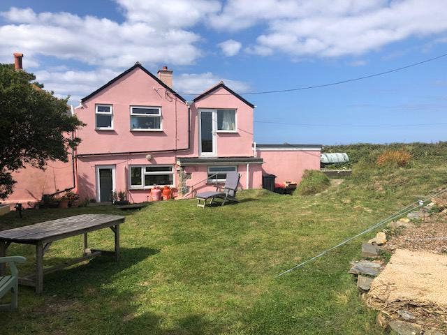 Unique coastal cottage in beautiful location  Main Photo