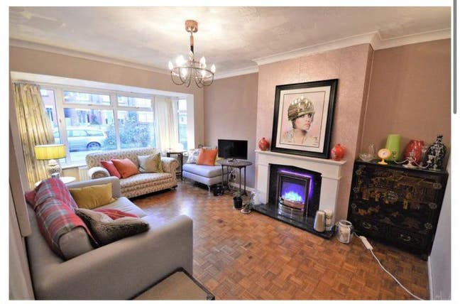 Double En-suite Room for a Female Main Photo