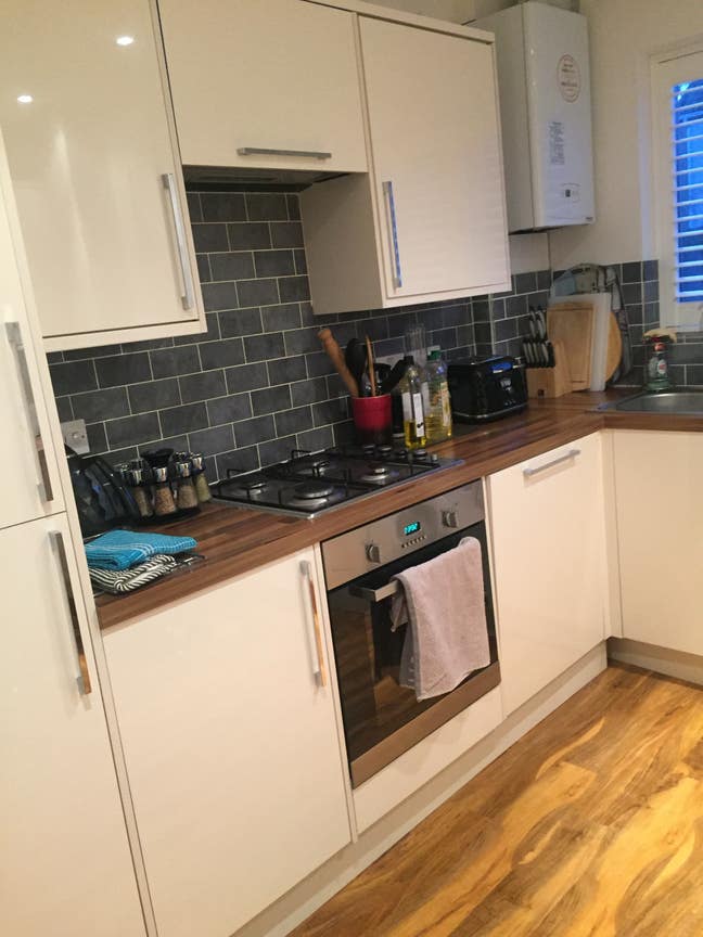 Double room available in a luxury town  house Main Photo
