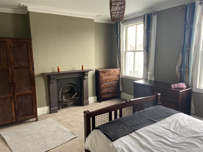 Double Bedroom in beautiful shared home  Main Photo