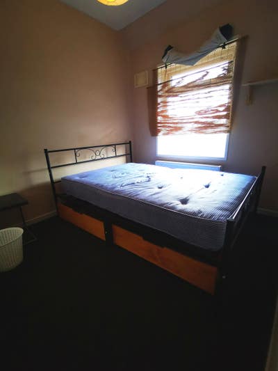 Room to rent in a peaceful household Main Photo
