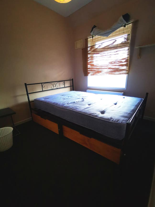 Room to rent in a peaceful household Main Photo