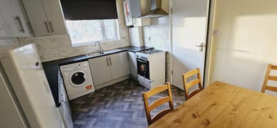 5 bedroom flat in West Drayton Main Photo
