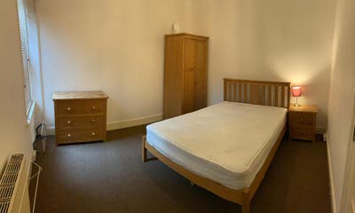 Large room in nice house , bills included  Main Photo