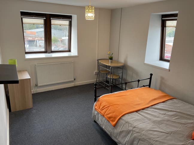 Studio room with private bathroom and kitchen Main Photo