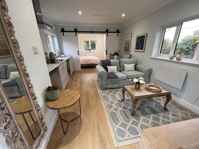 Self Contained 1 Bed Garden Studio Main Photo