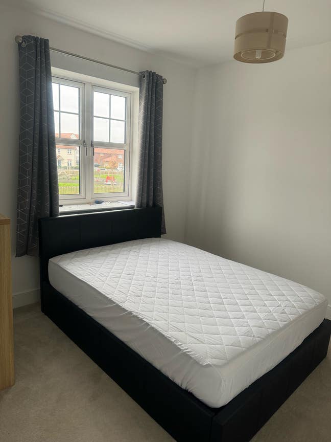 Furnished Double Room, Blunsdon St Andrew Main Photo