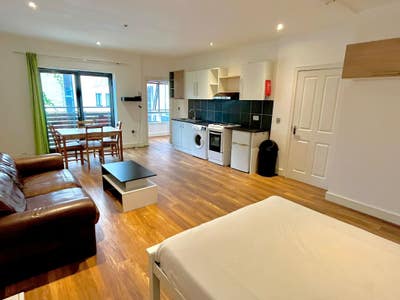 Fantastic Studio W/ Bills Inclded! Huge Terrace Main Photo