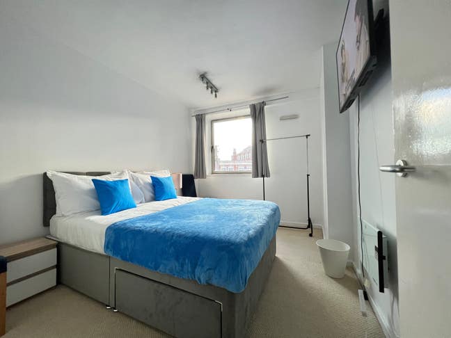 2-bed 2-bath apartment with free parking Main Photo