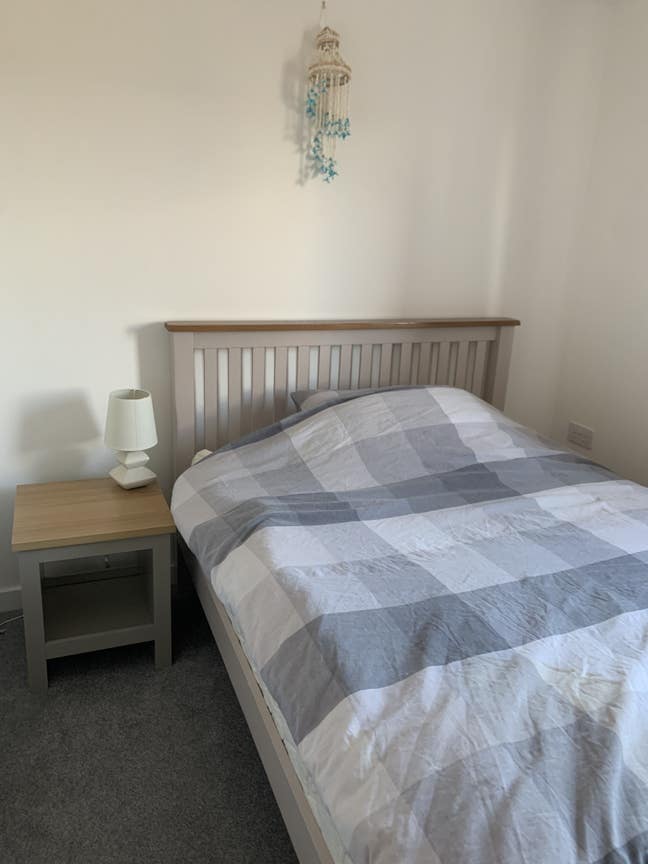 Double room to let Mon to Fri .  Main Photo