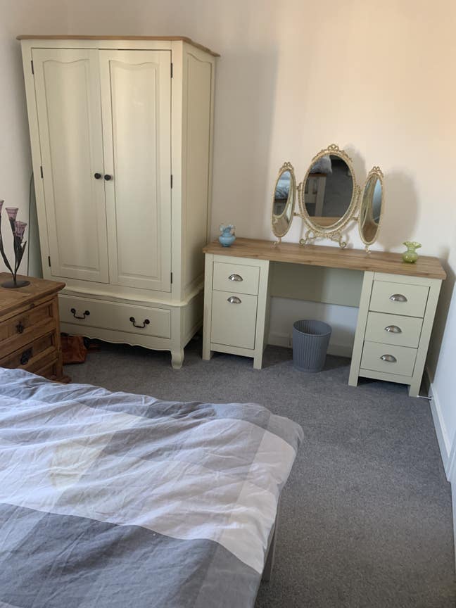 Double room to let Mon to Fri .  Main Photo
