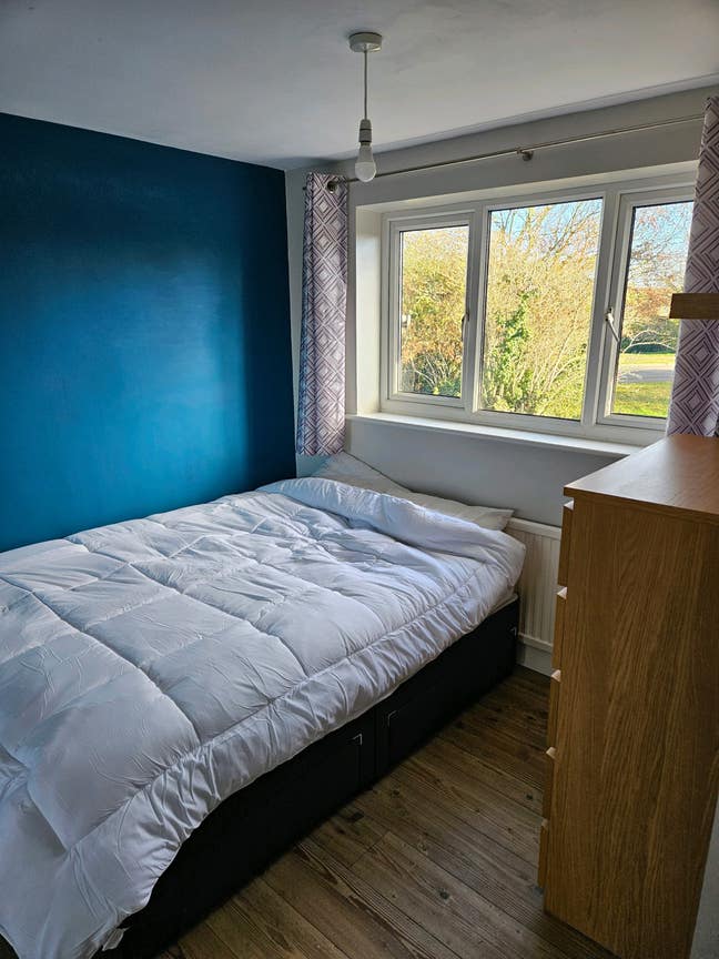 Double room available with walk in wardrobe. Main Photo