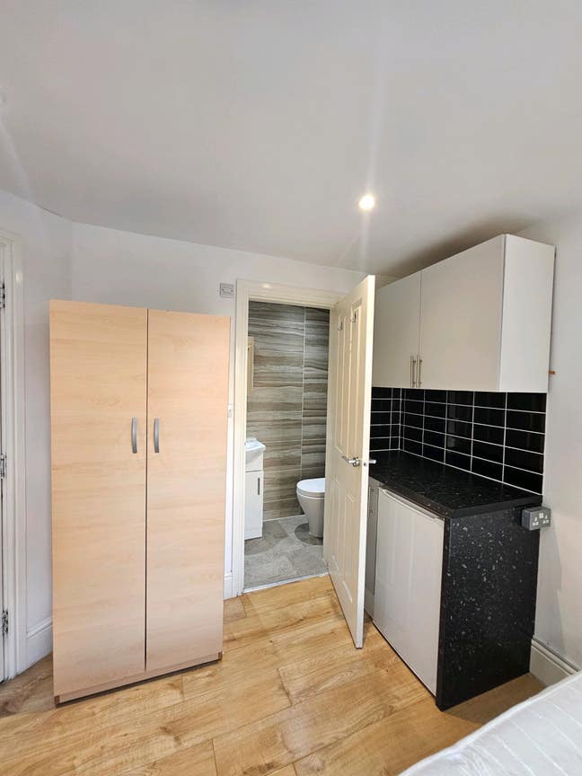 Refurbished: Double Ensuite: All Bills Inc Main Photo