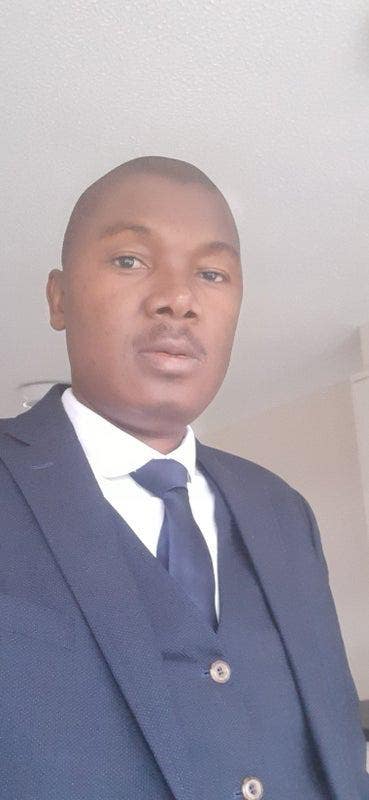 I am a professional male aged 39. I am lookin... Main Photo