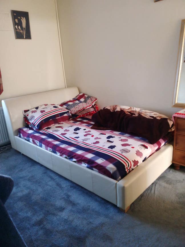 Large Well - Furnished Double Room With WiFi!! Main Photo